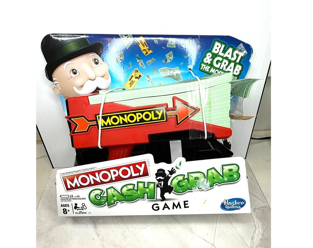 2017 NIB Monopoly Cash Grab Game Ages 8+ 3+ Players Batteries NOT Included